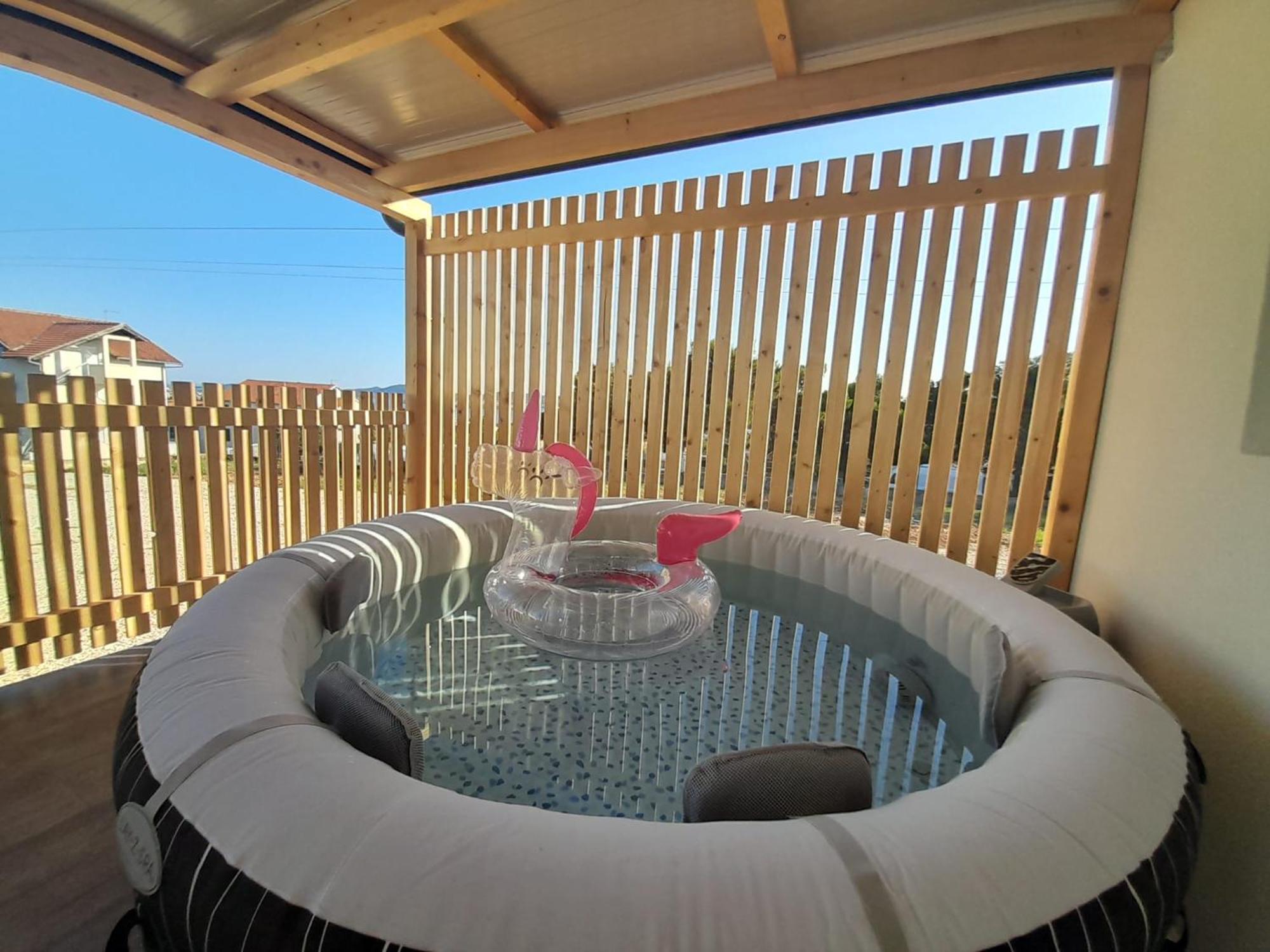 Апартаменти Tiny House Lily With Jacuzzi Светі Филип-і-Яков Екстер'єр фото